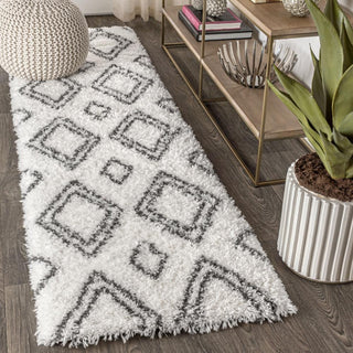 Beni Moroccan Style Diamond Shag Area Rug - JONATHAN Y