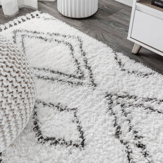 Beni Moroccan Style Diamond Shag Area Rug - JONATHAN Y