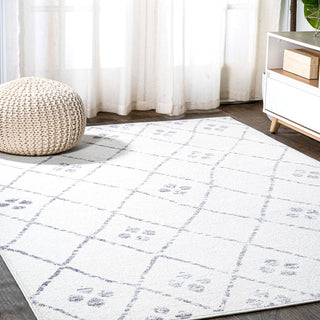 Izil Moroccan Geometric Diamond Area Rug - JONATHAN Y