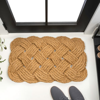 Maeve Classic Coastal Scalloped Basketweave Coir Mat - JONATHAN Y