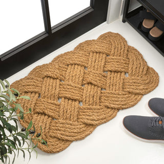 Maeve Classic Coastal Scalloped Basketweave Coir Mat - JONATHAN Y