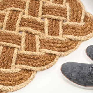 Maeve Classic Coastal Scalloped Basketweave Coir Mat - JONATHAN Y