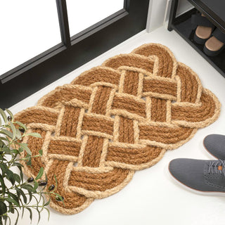 Maeve Classic Coastal Scalloped Basketweave Coir Mat - JONATHAN Y