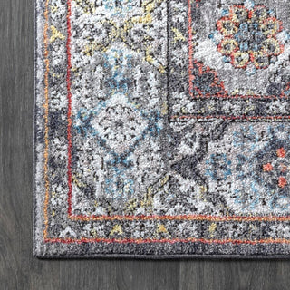 Kesan Vintage Medallion Area Rug - JONATHAN Y