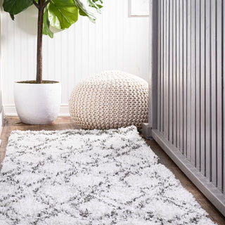 Soller Diamond Trellis Shag Area Rug - JONATHAN Y