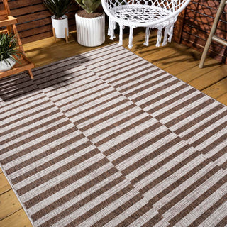 Sukie Modern Offset Stripe Indoor/outdoor Area Rug - JONATHAN Y