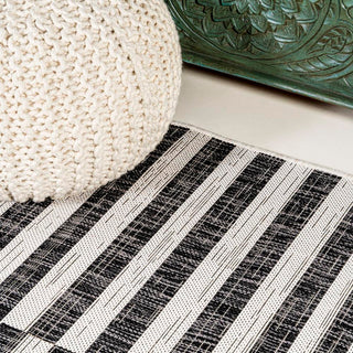Sukie Modern Offset Stripe Indoor/outdoor Area Rug