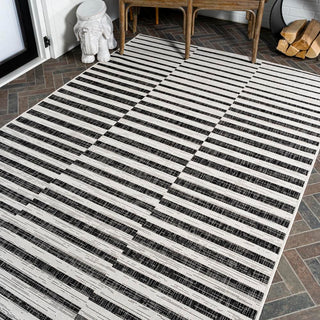 Sukie Modern Offset Stripe Indoor/outdoor Area Rug