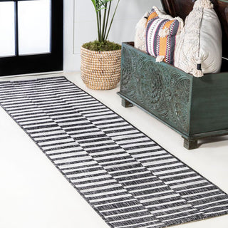Sukie Modern Offset Stripe Indoor/outdoor Area Rug