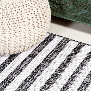 Sukie Modern Offset Stripe Indoor/outdoor Area Rug