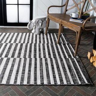 Sukie Modern Offset Stripe Indoor/outdoor Area Rug
