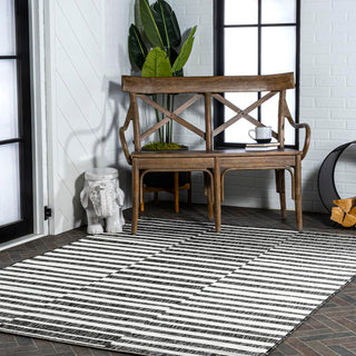 Sukie Modern Offset Stripe Indoor/outdoor Area Rug