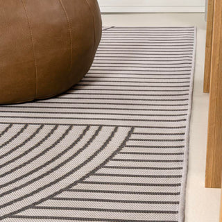 Arielle Mid-Century Modern Curve Stripe Reversible Machine-Washable Indoor/Outdoor Area Rug - JONATHAN Y
