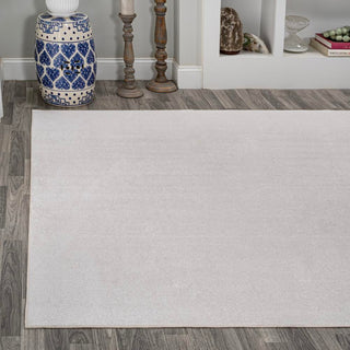 Twyla Classic Solid Low-Pile Machine-Washable Area Rug