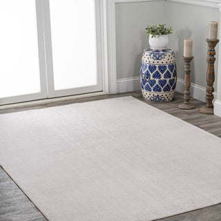 Twyla Classic Solid Low-Pile Machine-Washable Area Rug
