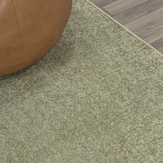 Twyla Classic Solid Low-Pile Machine-Washable Area Rug